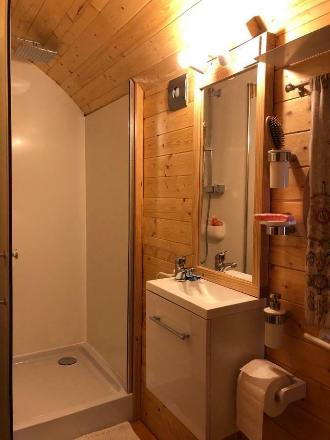 Millygite Chalet-On-Wheels By The River Екстериор снимка